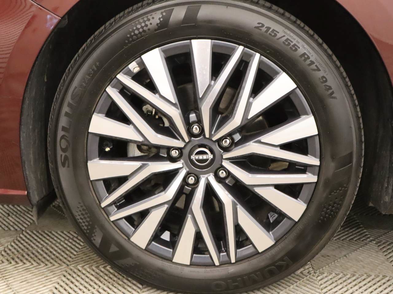 Used 2025 Nissan Altima 2.5 SV FWD image 6