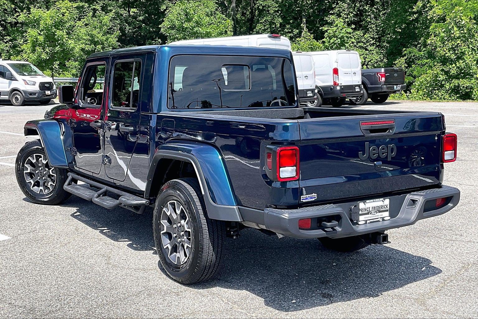 Used 2025 Jeep Gladiator Sport w/ Premium Package AWD/4WD image 12
