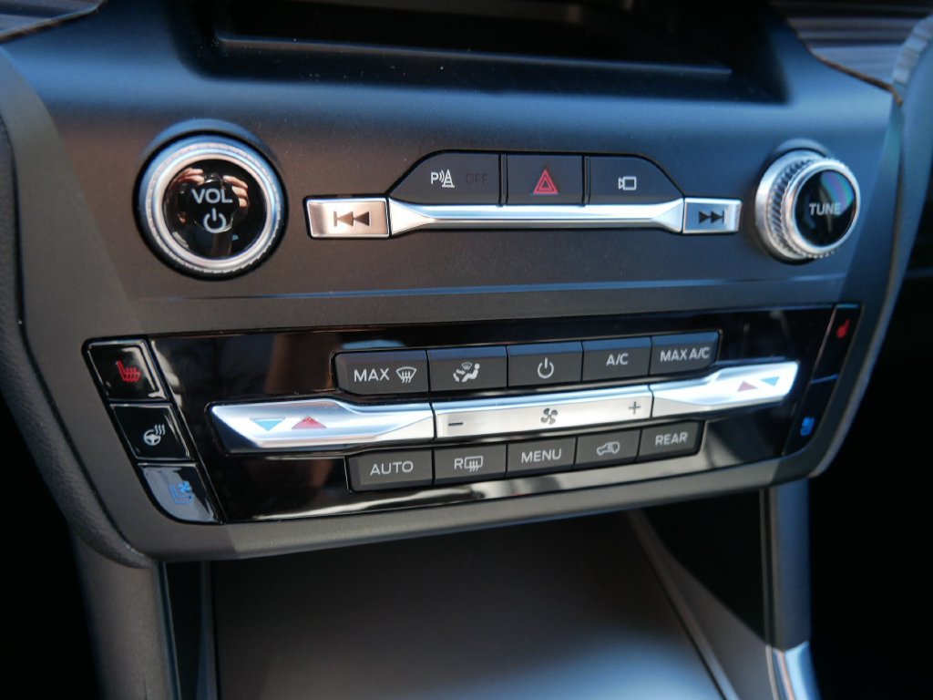 Certified 2020 Ford Explorer Limited AWD/4WD image 23