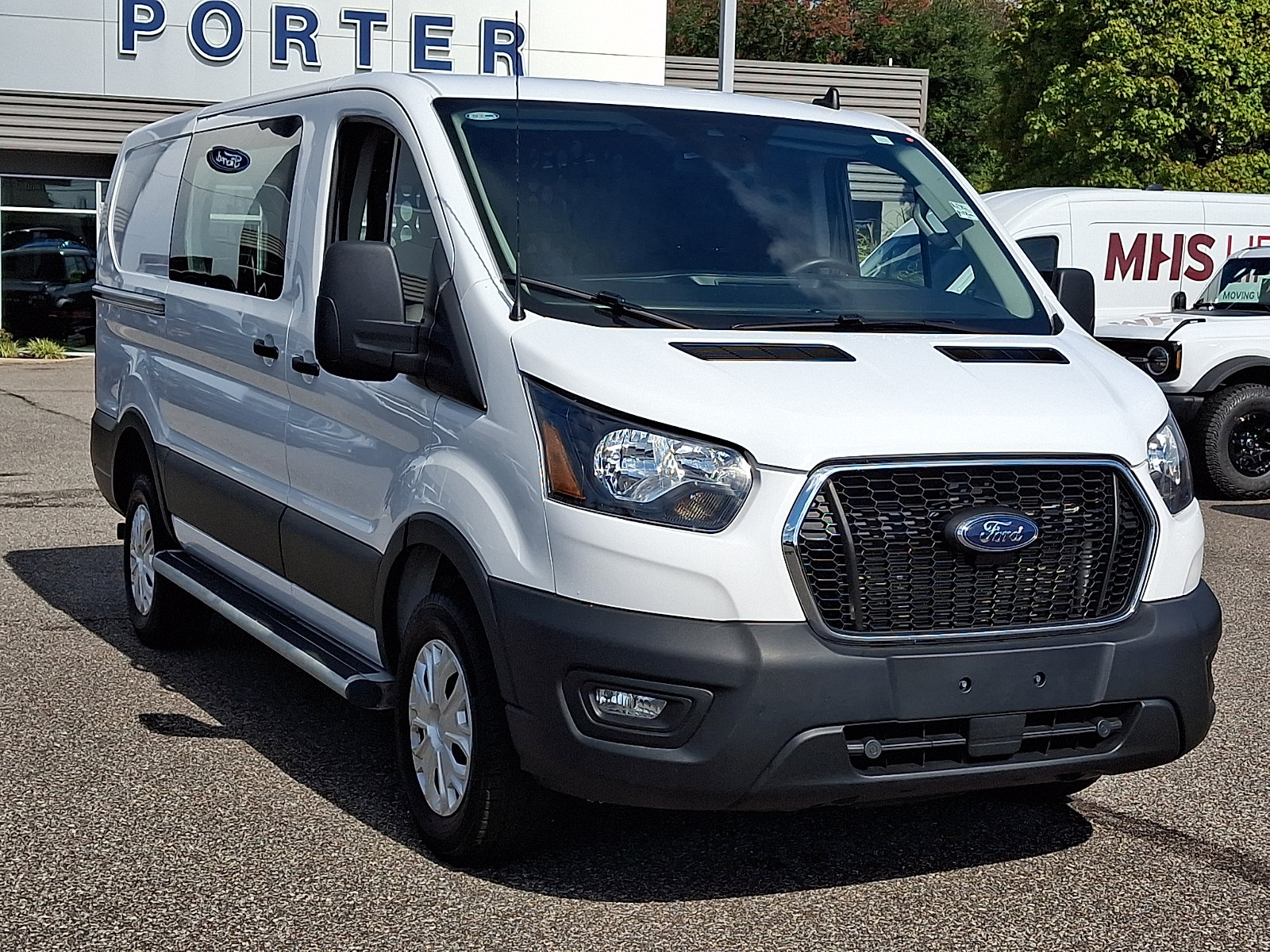 Certified 2025 Ford Transit 250 Low Roof w/ Exterior Upgrade Package RWD image 2