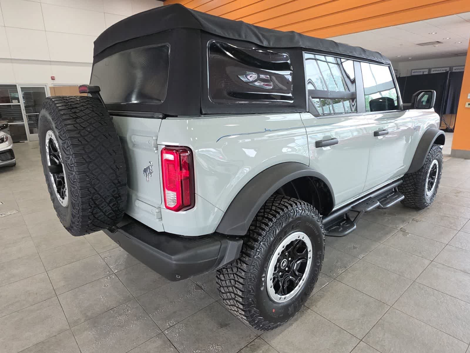 Certified 2022 Ford Bronco Black Diamond w/ Sasquatch Package AWD/4WD image 8