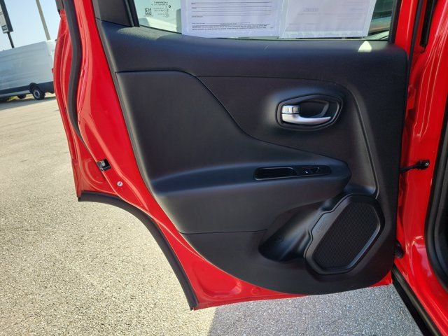 Used 2022 Jeep Renegade Latitude w/ Convenience Group AWD/4WD image 15