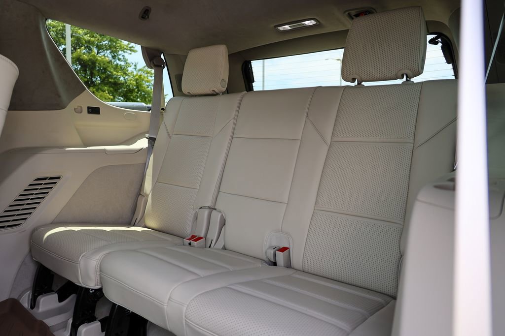 Used 2025 Cadillac Escalade Premium Luxury Platinum AWD/4WD image 40