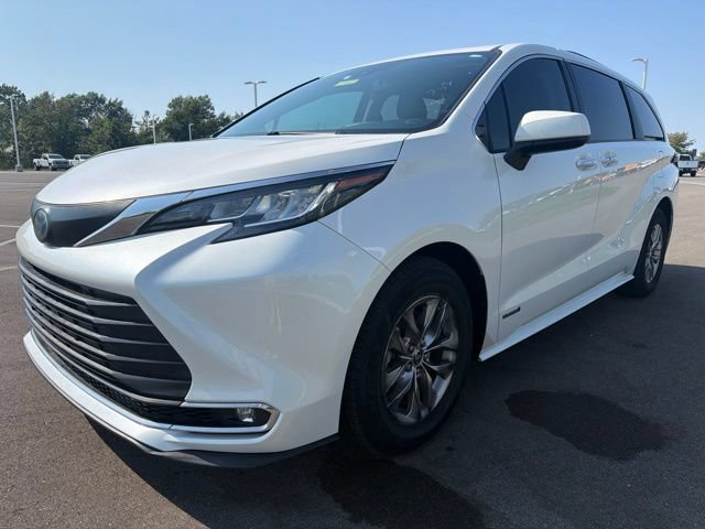 Used 2021 Toyota Sienna XLE FWD video 2