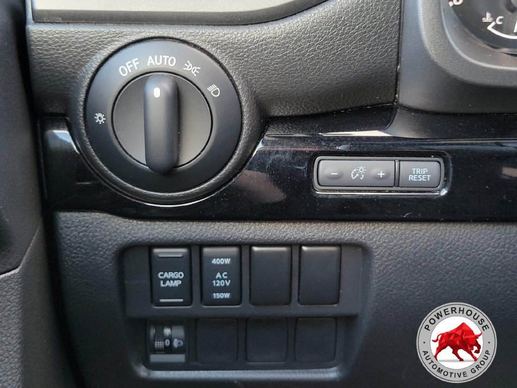 Used 2024 Nissan Titan SV w/ SV Convenience Package RWD image 27