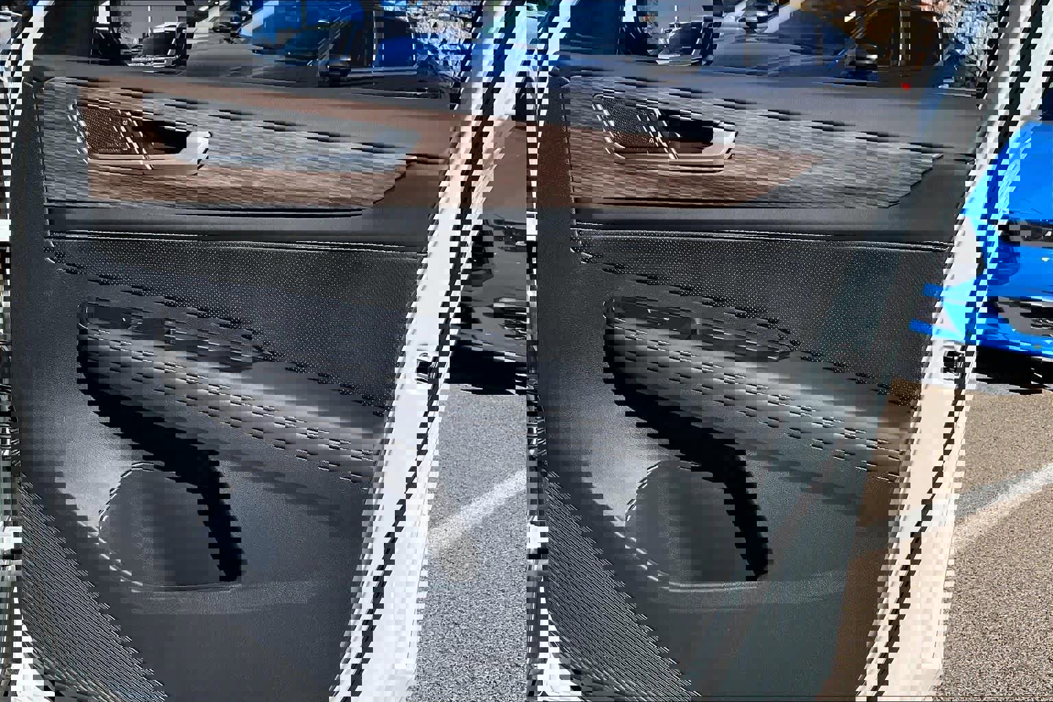 Used 2025 Volkswagen Atlas SEL Premium R-Line image 23