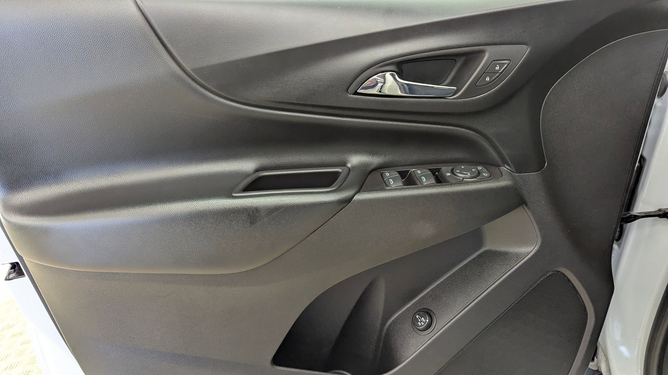 Used 2020 Chevrolet Equinox LT image 12