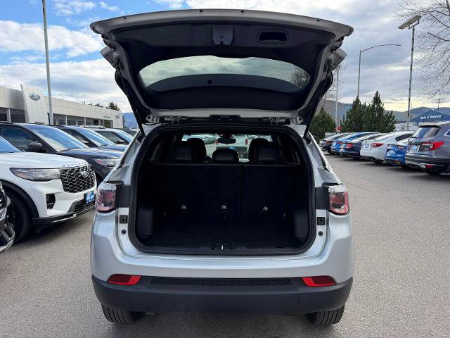 Used 2024 Jeep Compass Latitude image 9