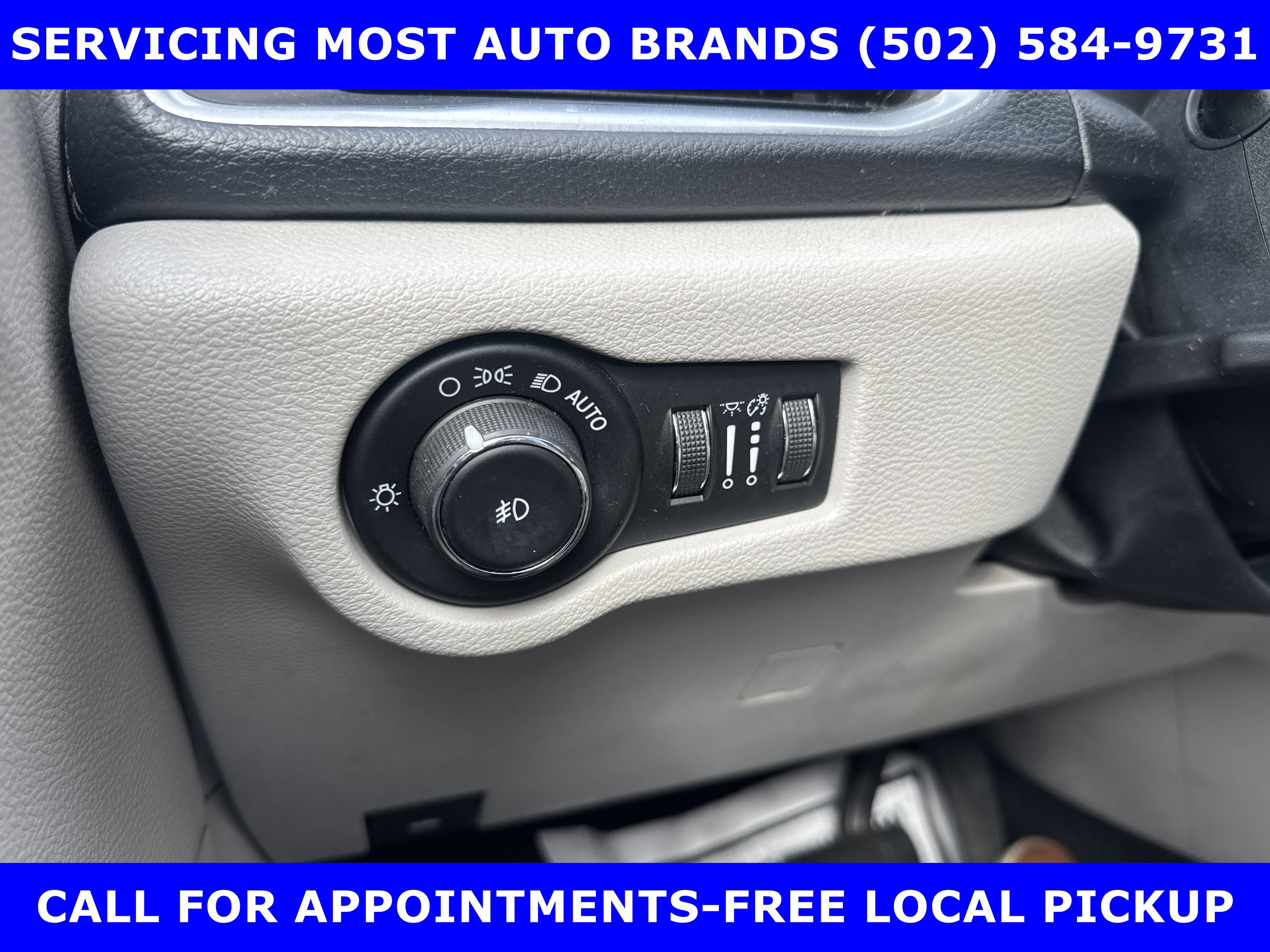 Used 2017 Chrysler Pacifica Limited image 41