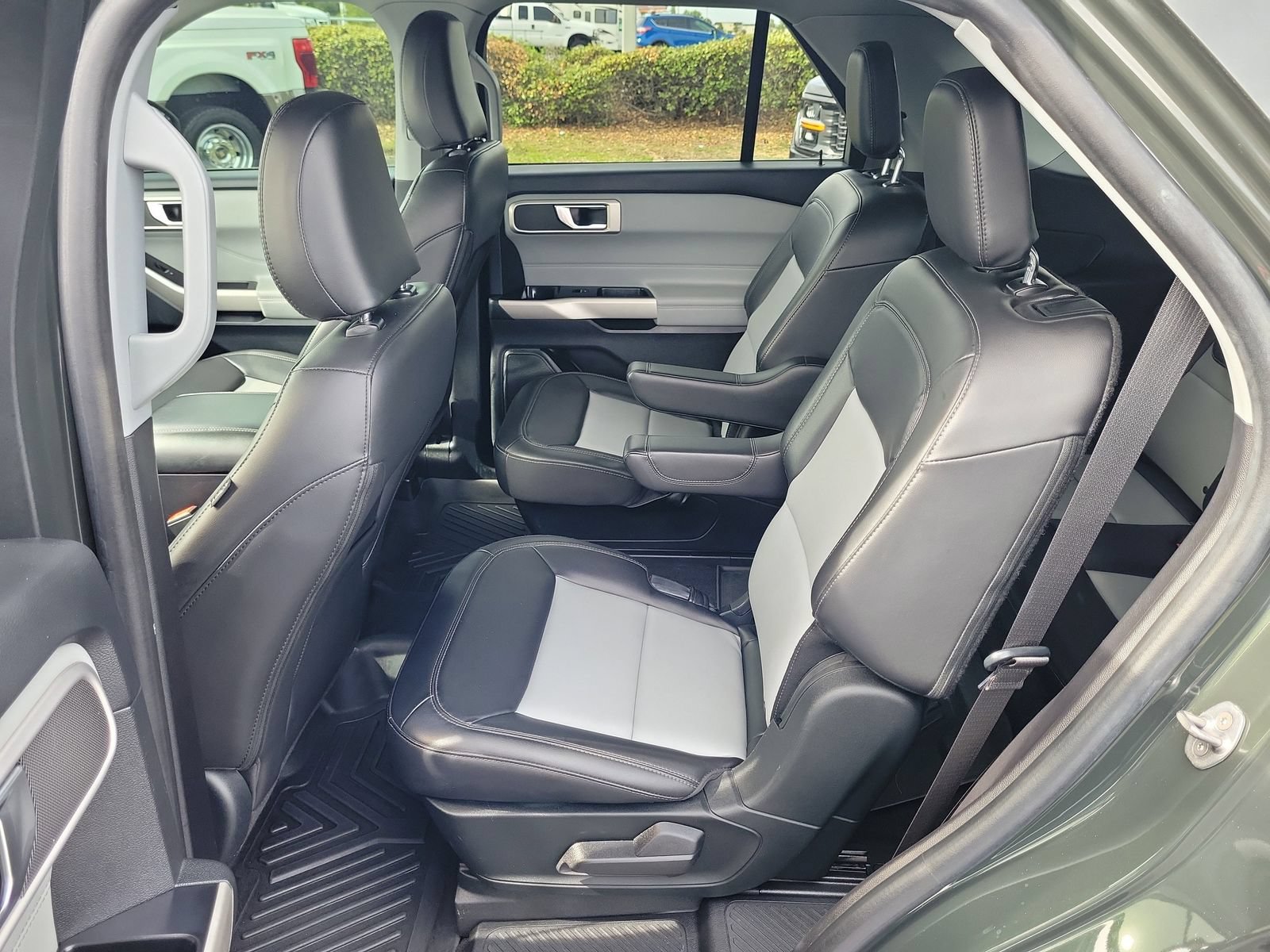 Certified 2022 Ford Explorer XLT w/ Equipment Group 202A RWD image 11