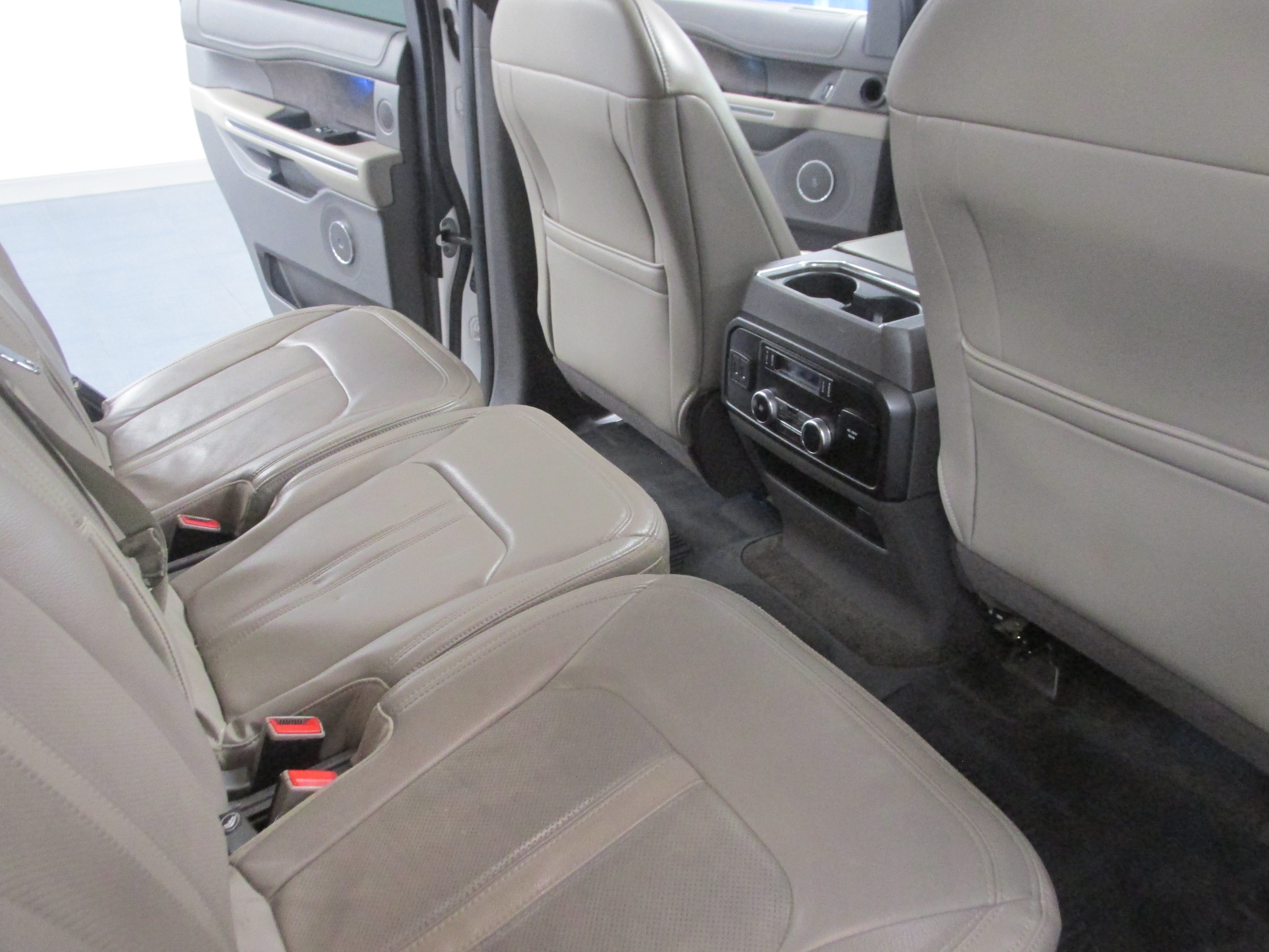 Certified 2018 Ford Expedition Limited w/ Equipment Group 301A AWD/4WD image 31