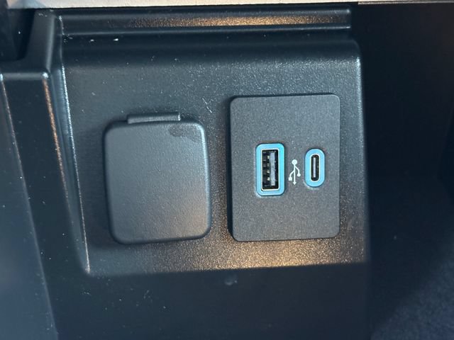 Certified 2022 Ford Explorer XLT w/ Equipment Group 202A AWD/4WD image 13