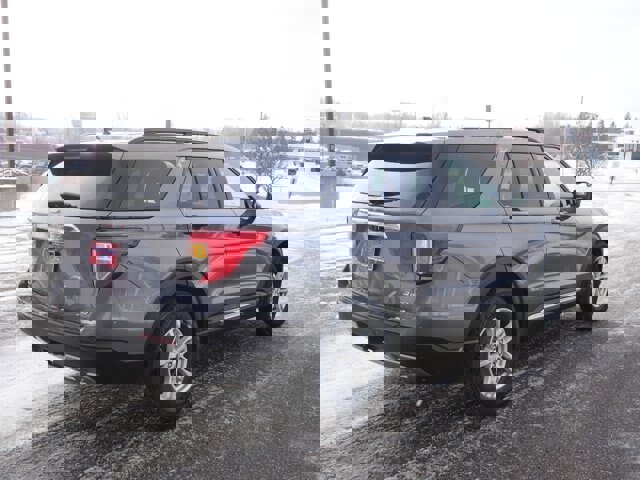 Certified 2022 Ford Explorer XLT w/ Equipment Group 202A image 5