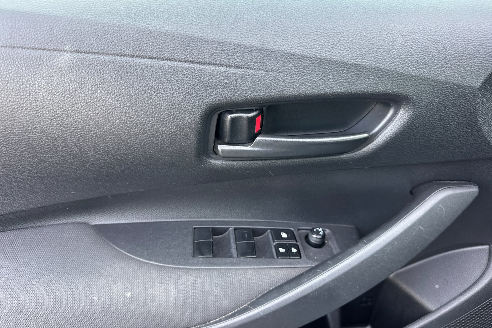 Used 2024 Toyota Corolla LE FWD image 10