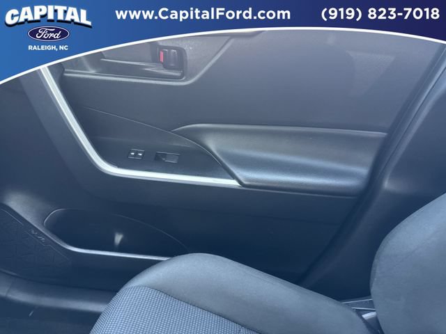 Used 2025 Toyota RAV4 LE AWD/4WD image 28