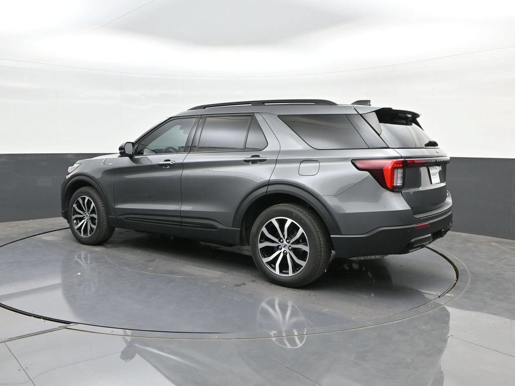 Certified 2025 Ford Explorer ST-Line AWD/4WD image 5