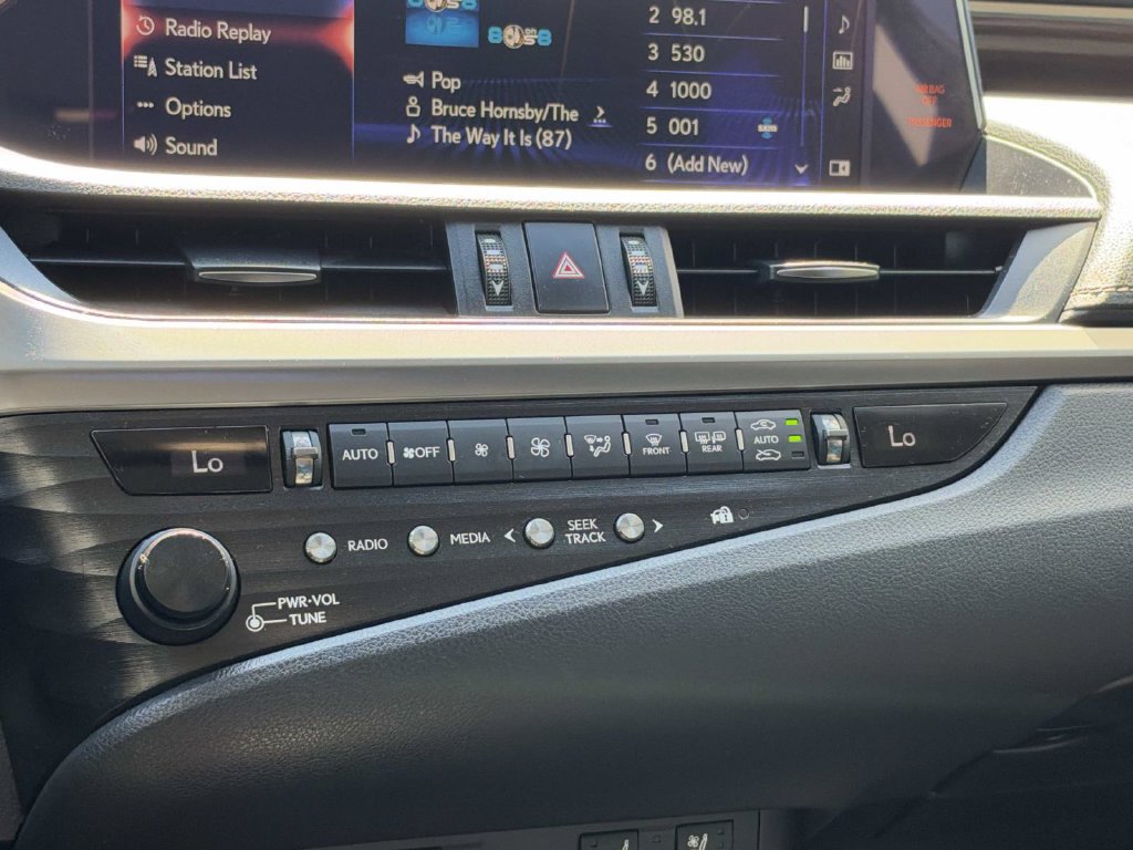 Used 2019 Lexus ES 300h w/ Premium Package FWD image 16