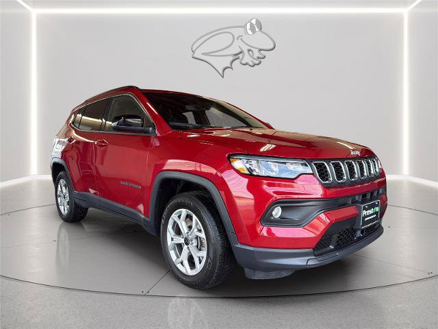 Used 2025 Jeep Compass Latitude w/ Sun & Sound Group AWD/4WD image 7
