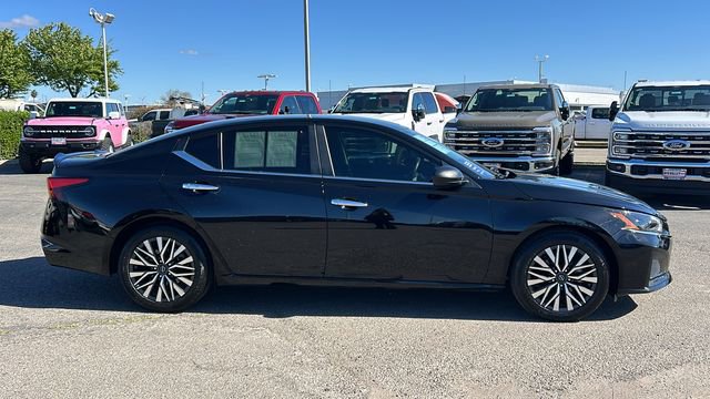 Used 2024 Nissan Altima 2.5 SV FWD image 2