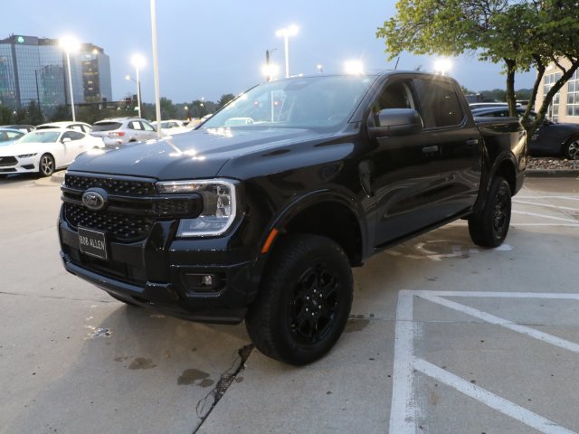 Certified 2025 Ford Ranger XLT w/ Black Appearance Package AWD/4WD image 3