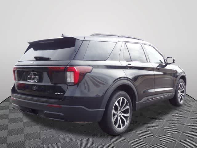 Certified 2025 Ford Explorer ST-Line AWD/4WD image 3