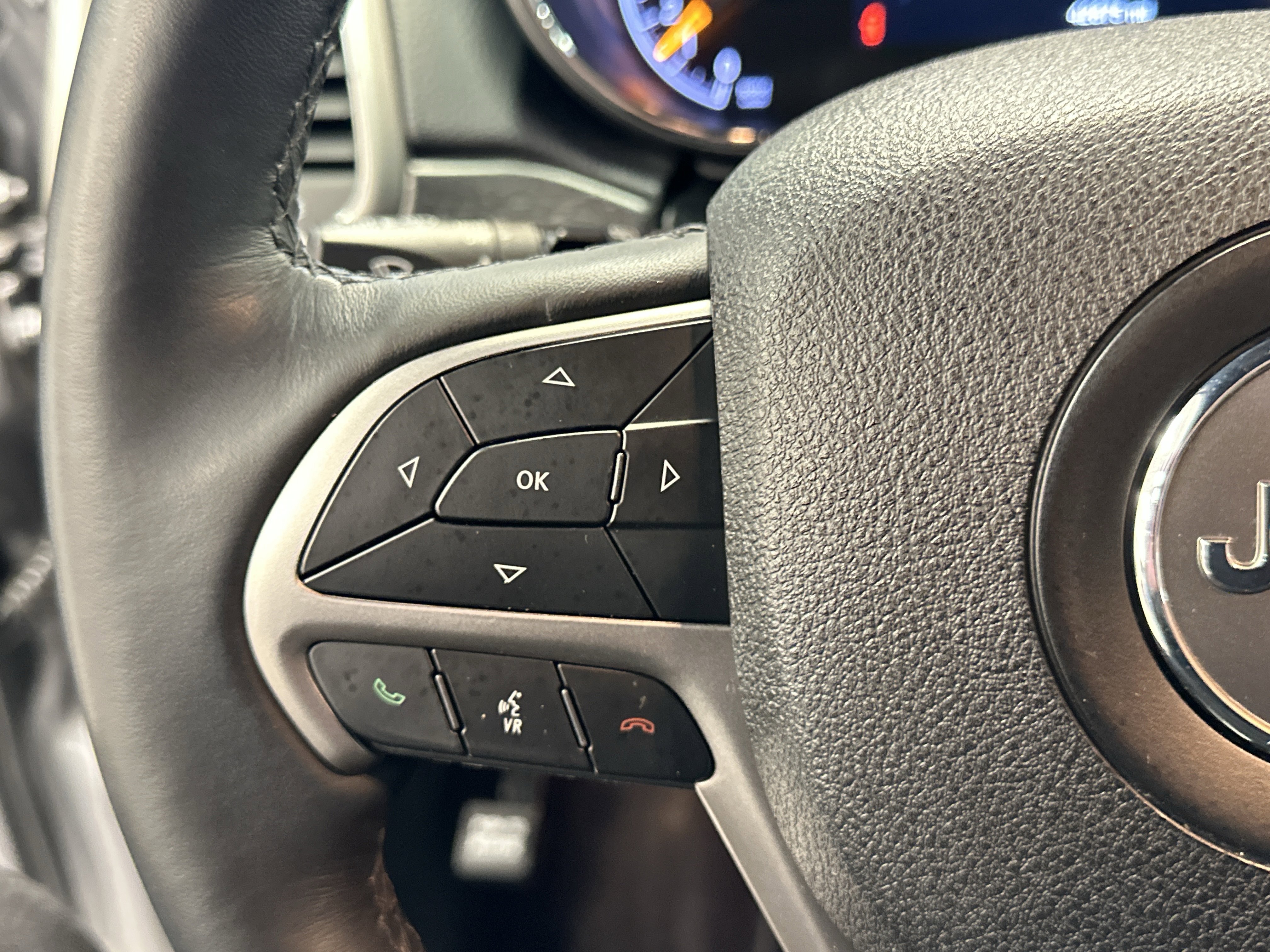 Used 2018 Jeep Grand Cherokee Altitude image 31