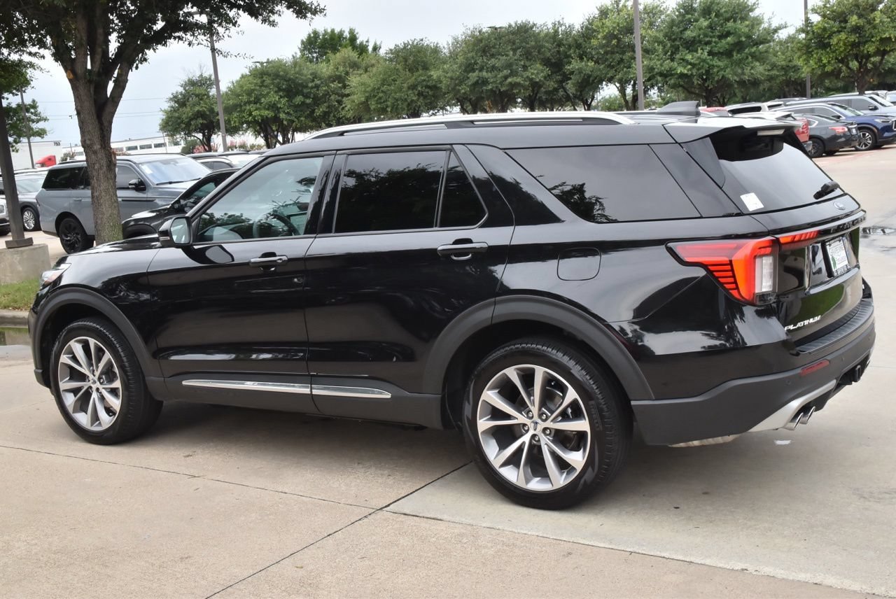 Certified 2025 Ford Explorer Platinum w/ Ultimate Package AWD/4WD image 12