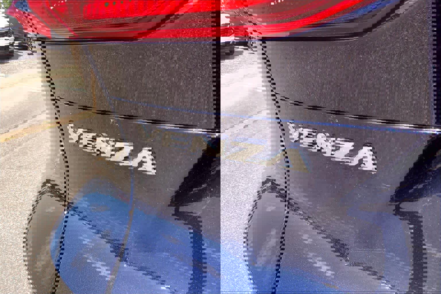 Used 2024 Toyota Venza LE AWD/4WD image 29