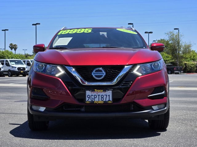 Used 2022 Nissan Rogue Sport SV FWD image 2