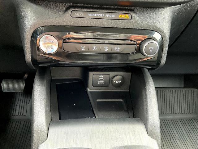 Certified 2025 Ford Escape Platinum AWD/4WD image 17