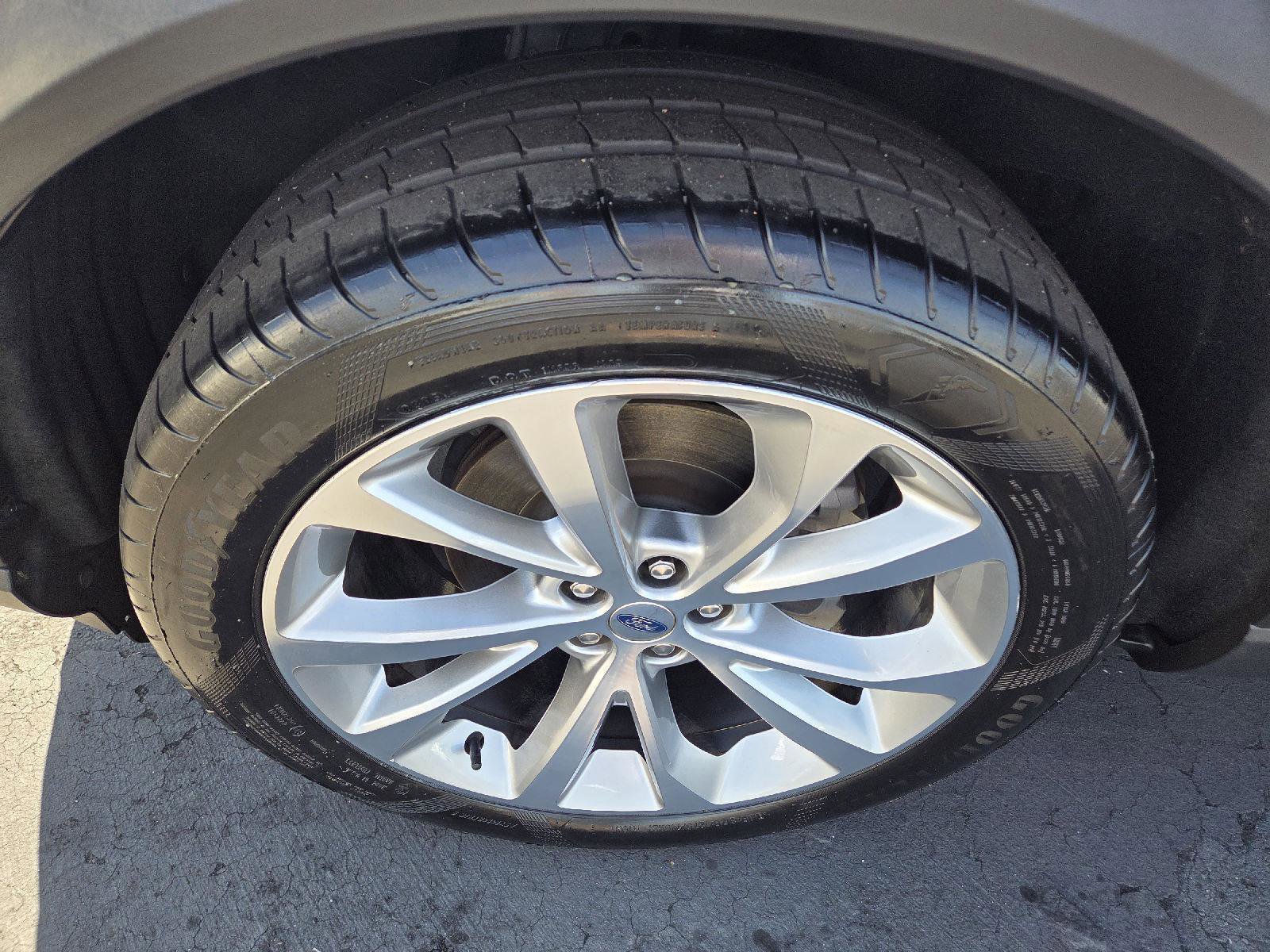 Certified 2021 Ford Explorer Platinum w/ Equipment Group 601A image 9