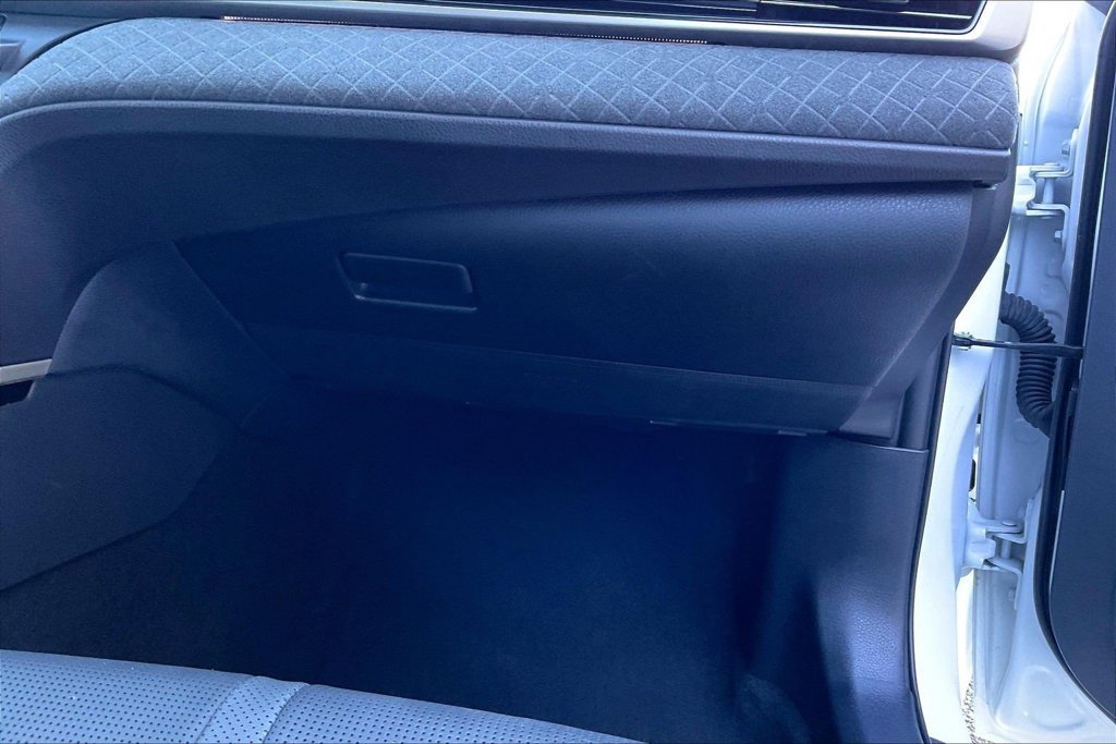 Used 2025 Toyota Camry XLE w/ Premium Plus Package FWD image 26