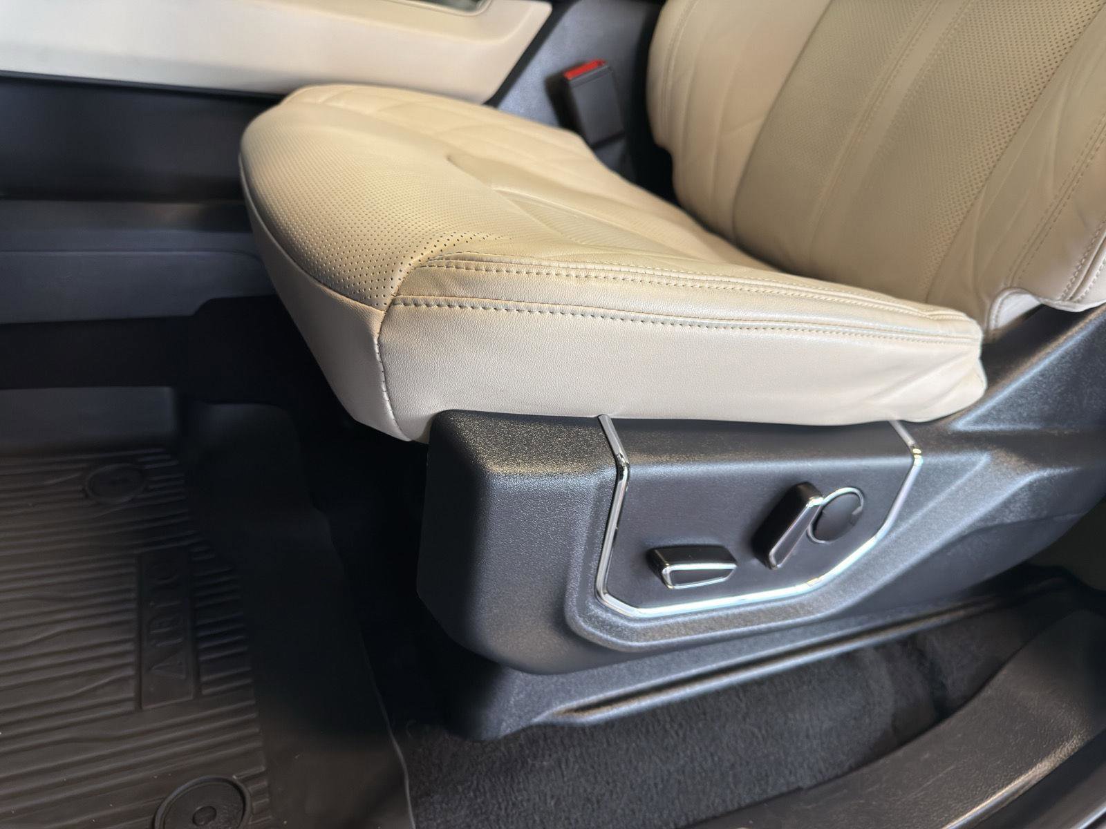 Certified 2024 Ford Expedition Max Platinum image 17