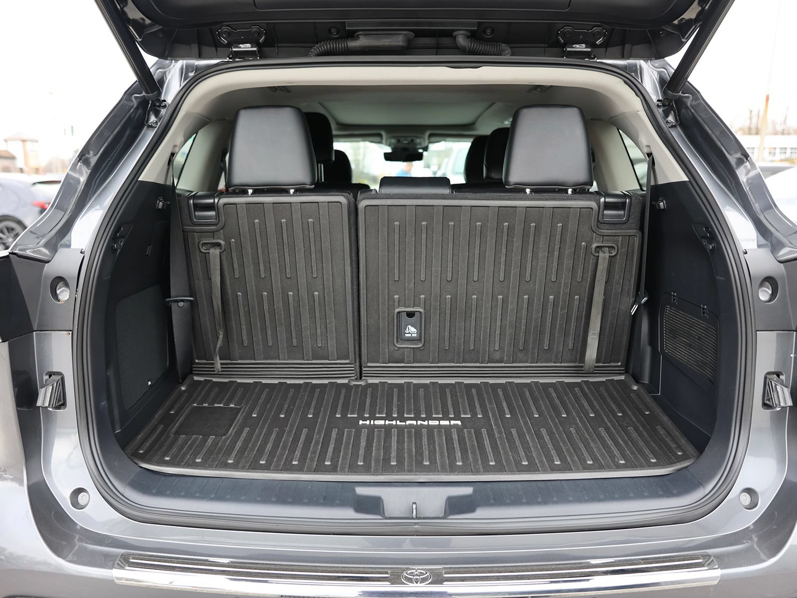 Used 2023 Toyota Highlander Platinum AWD/4WD image 14