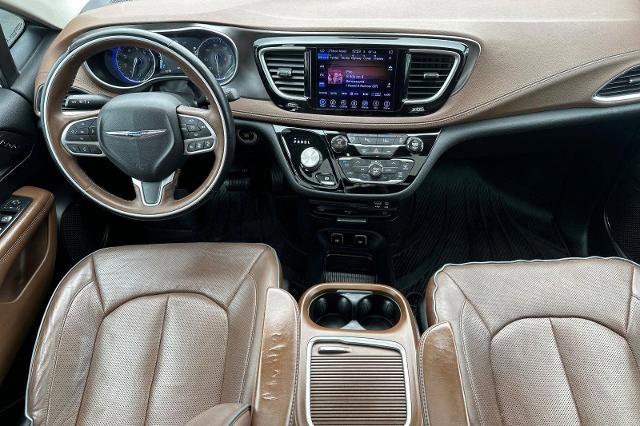 Used 2017 Chrysler Pacifica Limited image 10