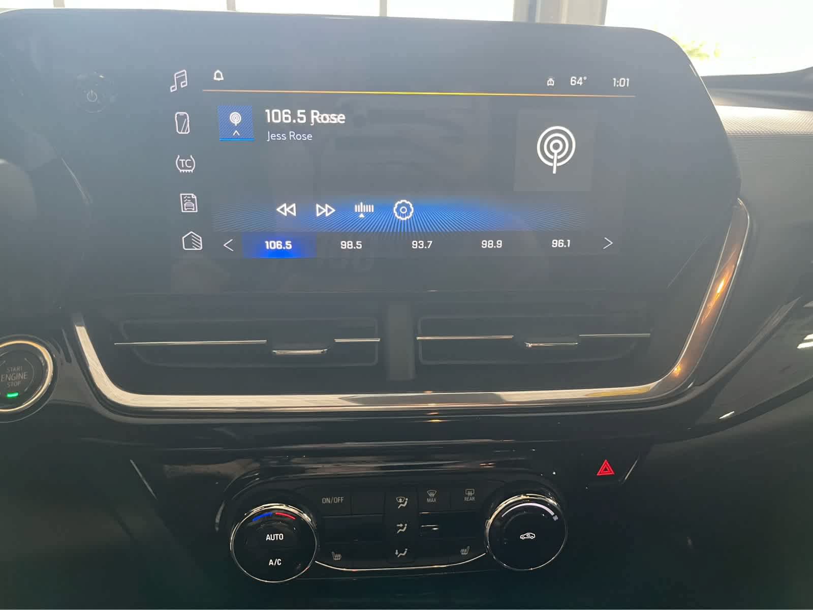 Used 2024 Chevrolet Trax RS w/ Driver Confidence Package FWD image 30