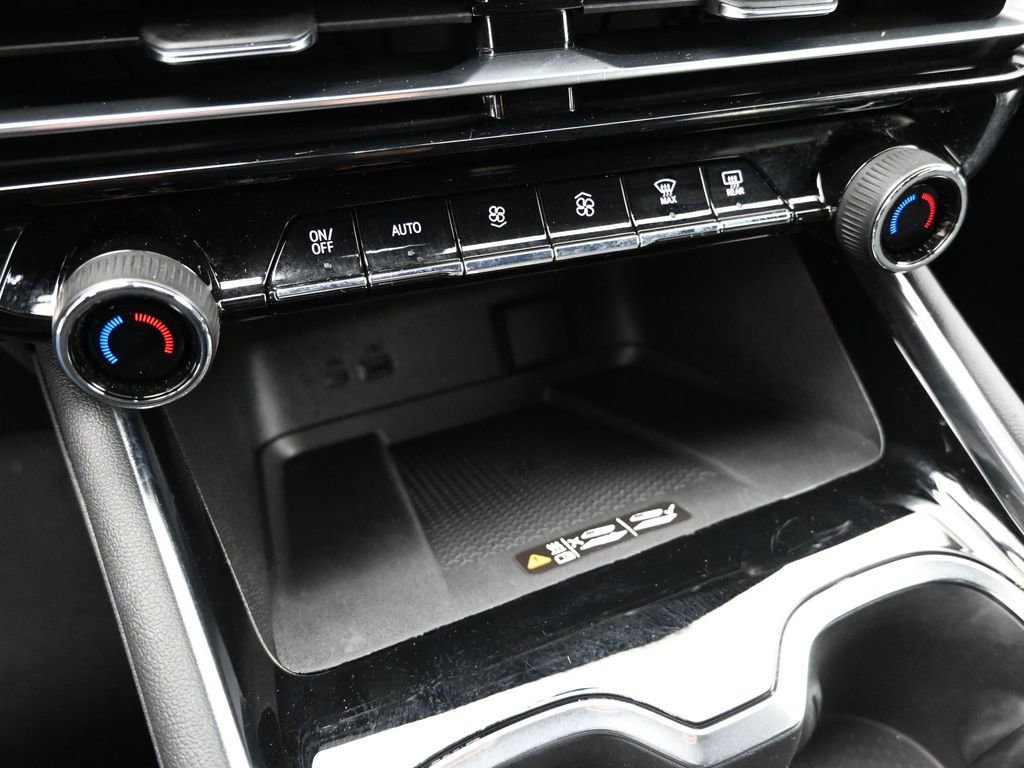 Used 2024 Chevrolet Traverse Z71 w/ LPO, Floor Liner Package image 44