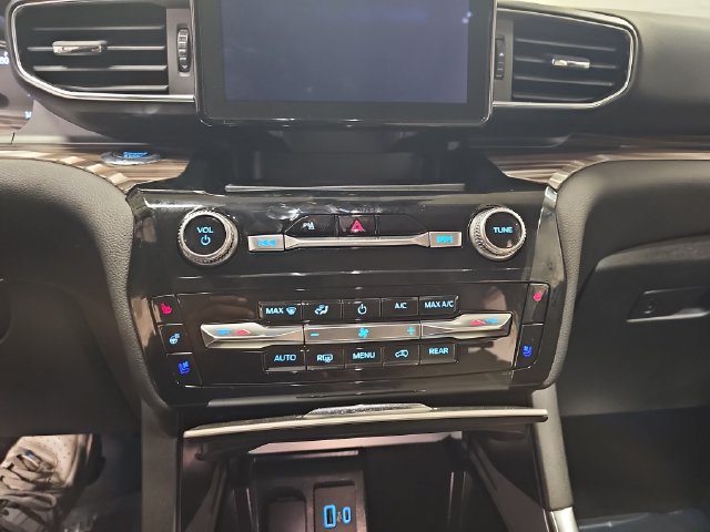 Certified 2023 Ford Explorer Limited w/ Equipment Group 301A AWD/4WD image 25