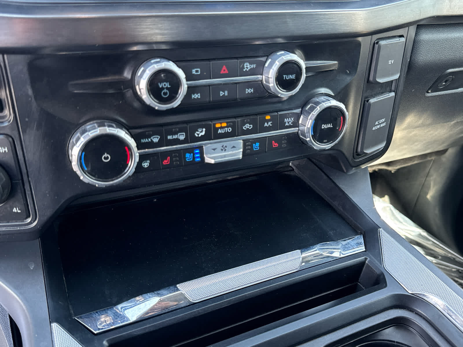 Certified 2025 Ford F350 Lariat w/ Lariat Ultimate Package AWD/4WD image 31