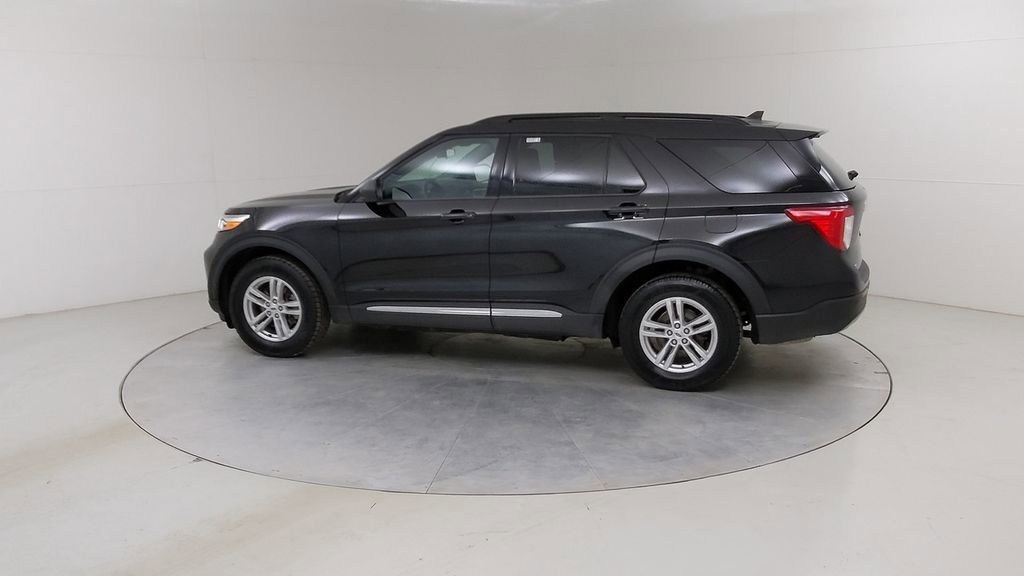 Certified 2022 Ford Explorer XLT w/ Equipment Group 202A image 18