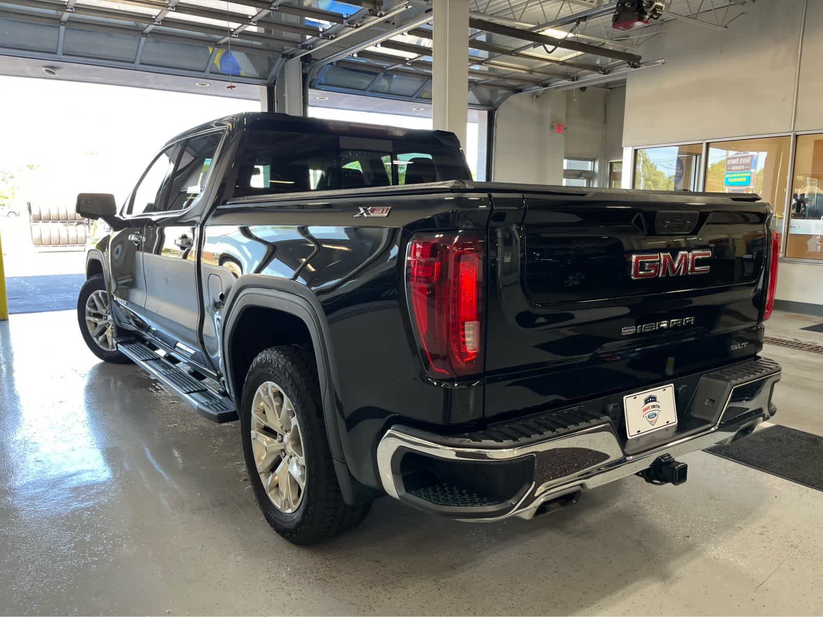 Used 2022 GMC Sierra 1500 SLT w/ SLT Premium Package AWD/4WD image 6