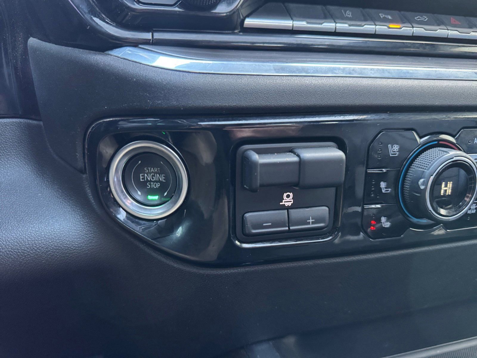 Used 2025 Chevrolet Silverado 3500 High Country w/ High Country Premium Package image 27