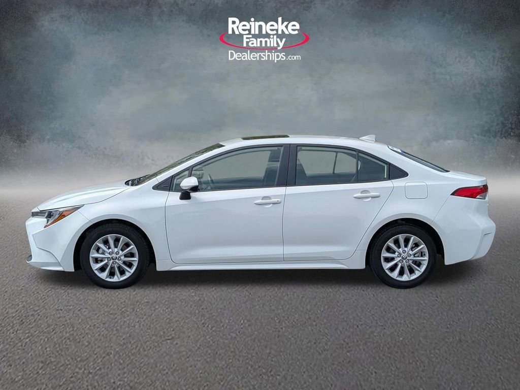 Used 2022 Toyota Corolla LE w/ LE Premium Package FWD image 2