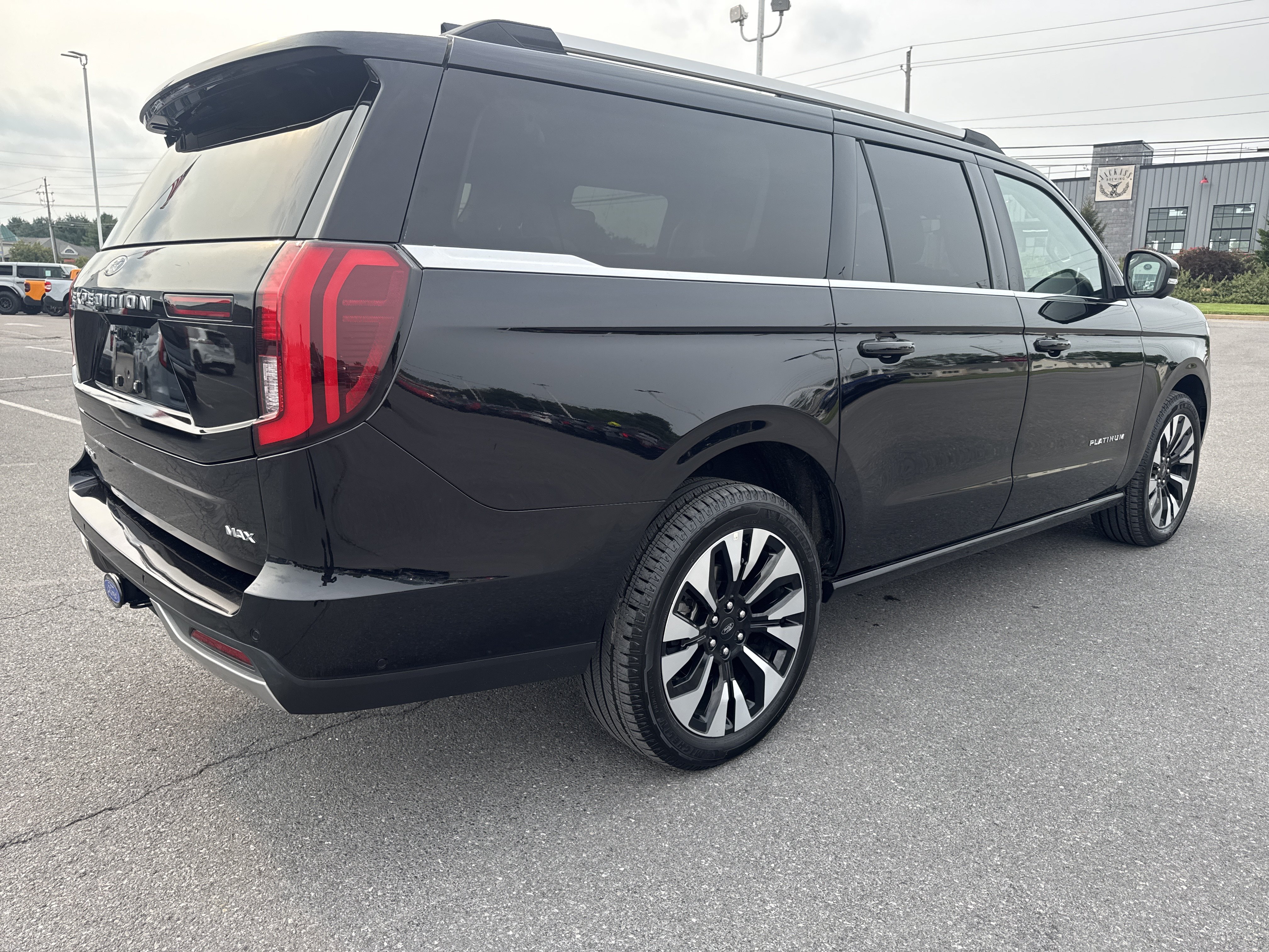 Certified 2025 Ford Expedition Max Platinum w/ Driver's Package AWD/4WD image 3