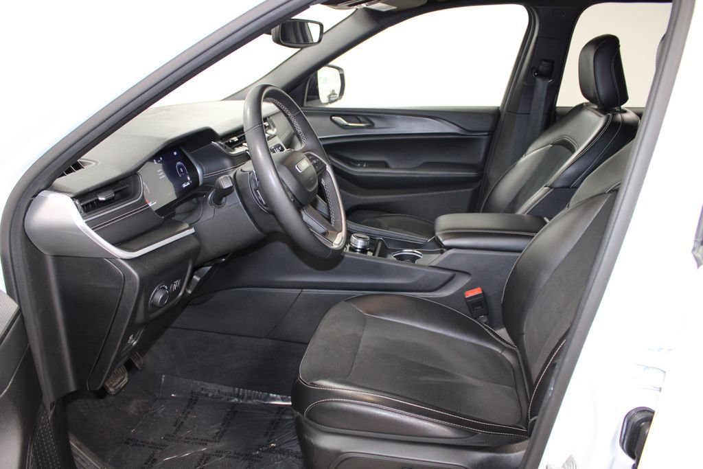 Used 2024 Jeep Grand Cherokee Altitude AWD/4WD image 23