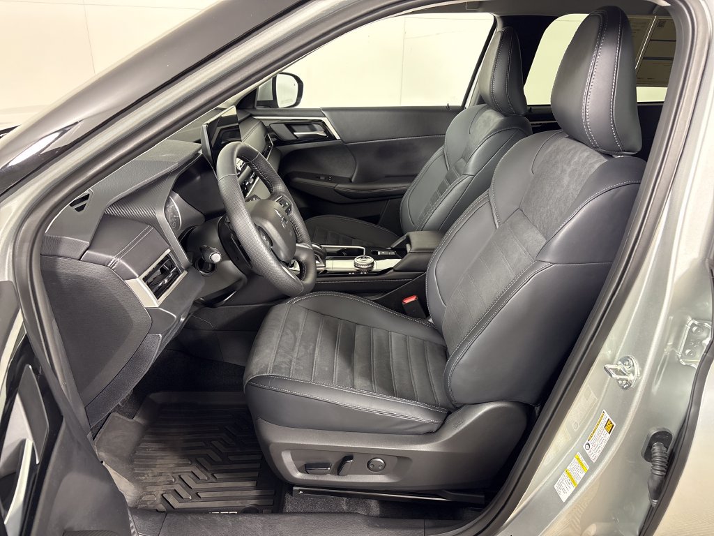 Used 2026 Mitsubishi Outlander SE FWD image 28