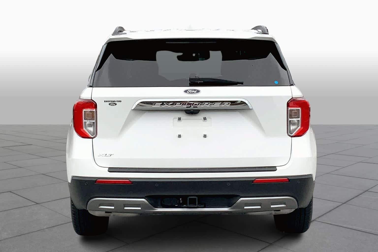 Certified 2022 Ford Explorer XLT w/ Equipment Group 202A RWD image 5