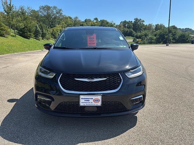 Used 2025 Chrysler Pacifica Select FWD image 7