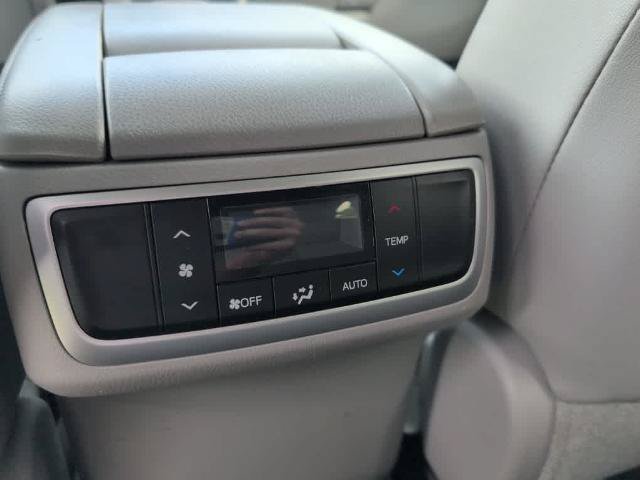 Used 2018 Toyota Highlander XLE AWD/4WD image 16
