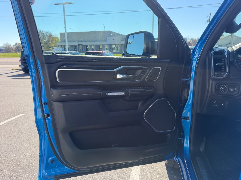 Used 2022 RAM 1500 Laramie AWD/4WD image 16